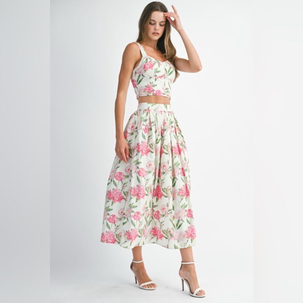 Floral Pink and White Skirt Set - Picture 5 of 13